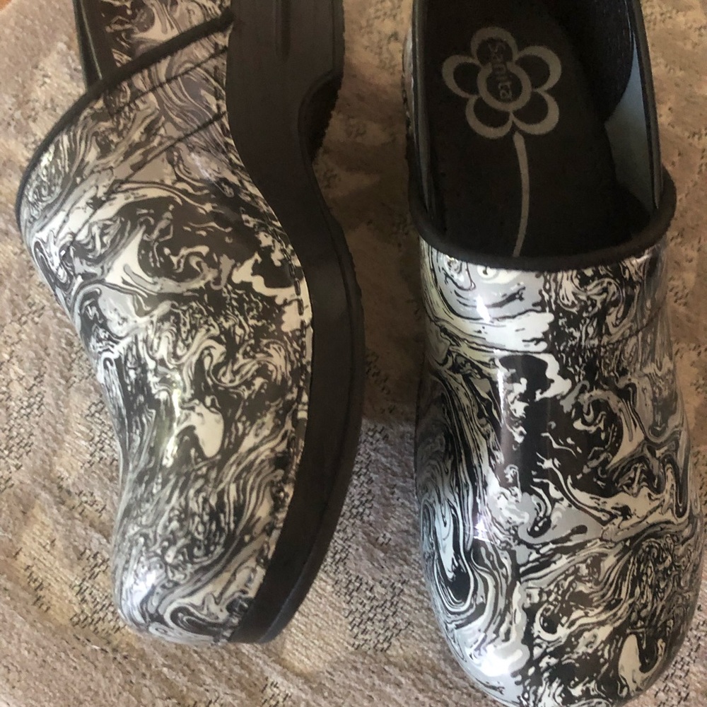Sanita nursing clogs. Size 41= 10 women’s